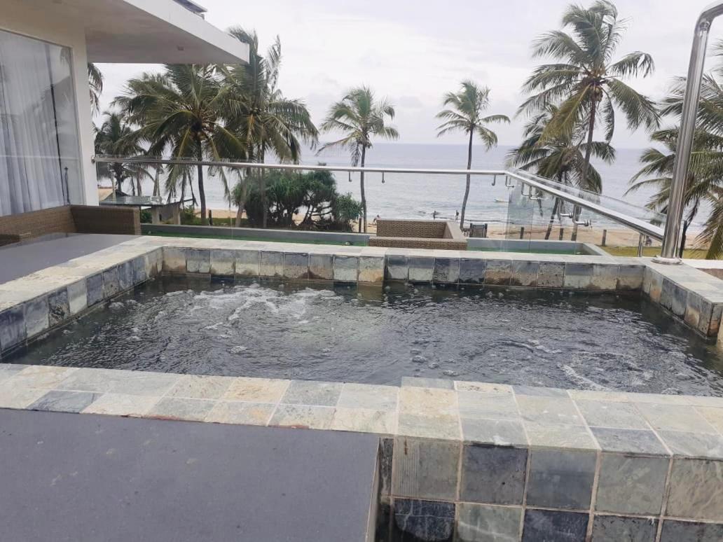 The Lighthouse Negombo Hotel ภายนอก รูปภาพ