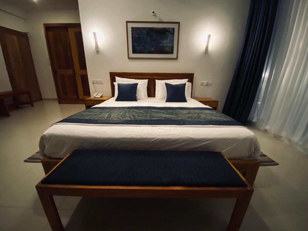 The Lighthouse Negombo Hotel ภายนอก รูปภาพ