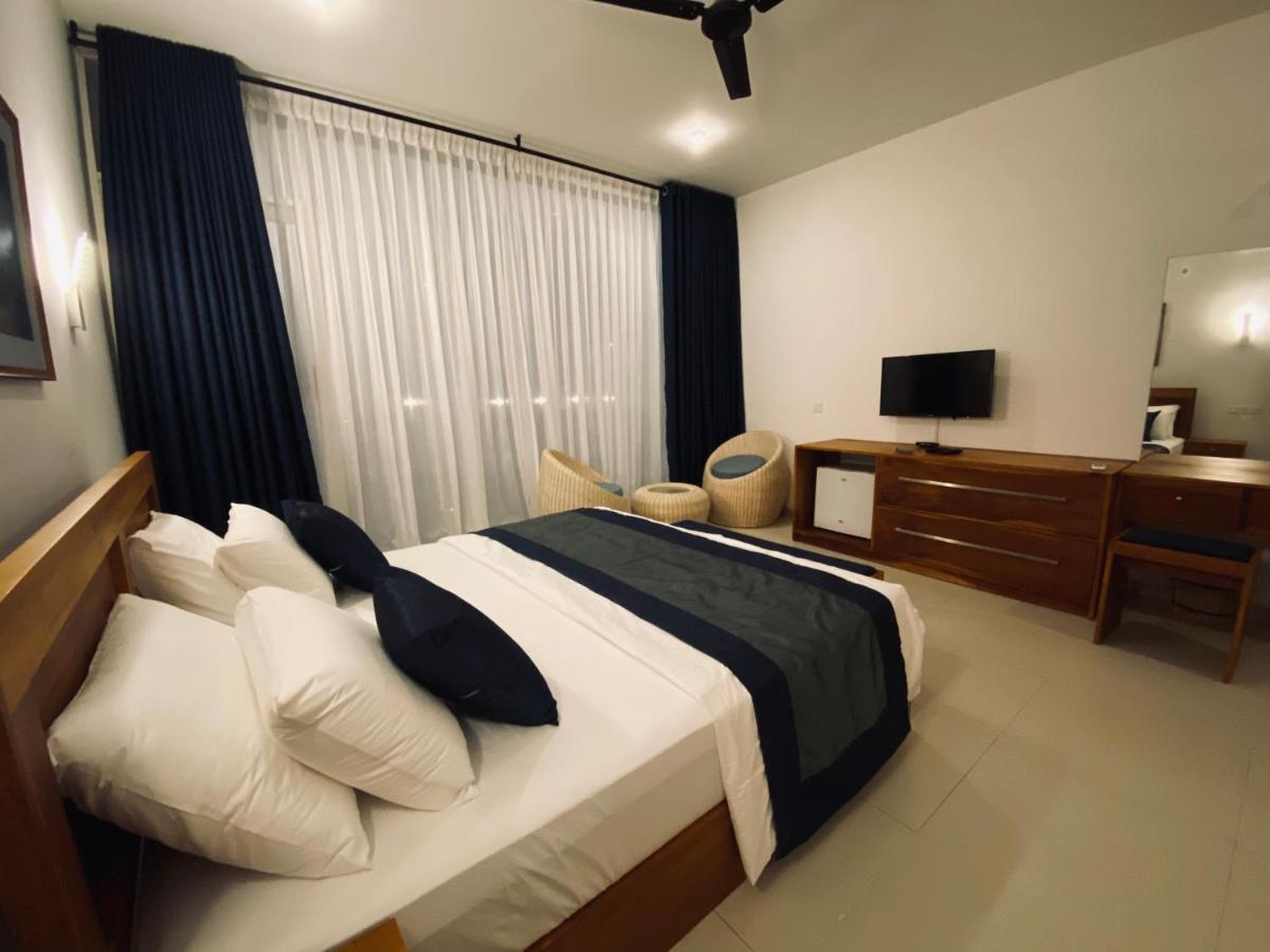 The Lighthouse Negombo Hotel ภายนอก รูปภาพ