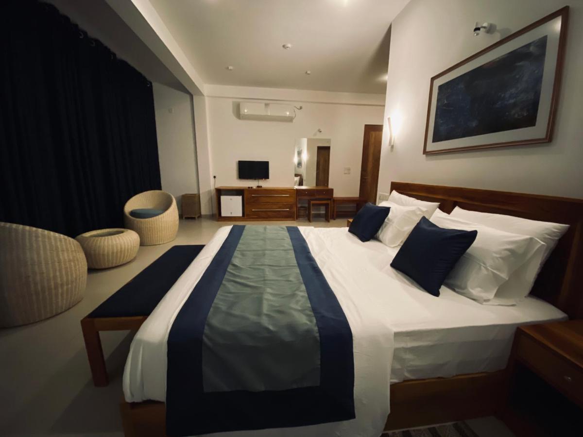 The Lighthouse Negombo Hotel ภายนอก รูปภาพ