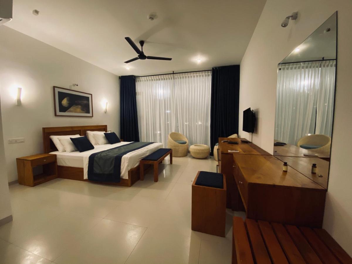 The Lighthouse Negombo Hotel ภายนอก รูปภาพ