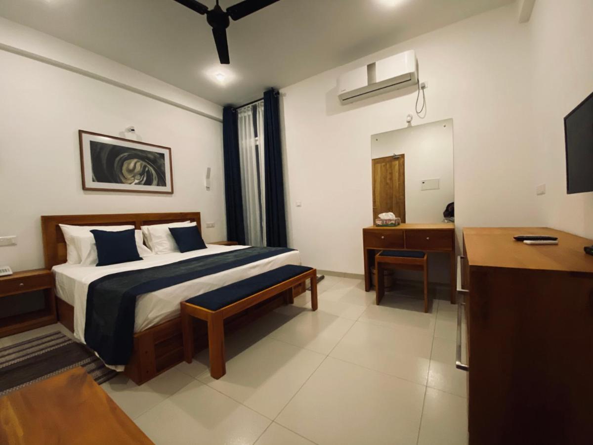 The Lighthouse Negombo Hotel ภายนอก รูปภาพ